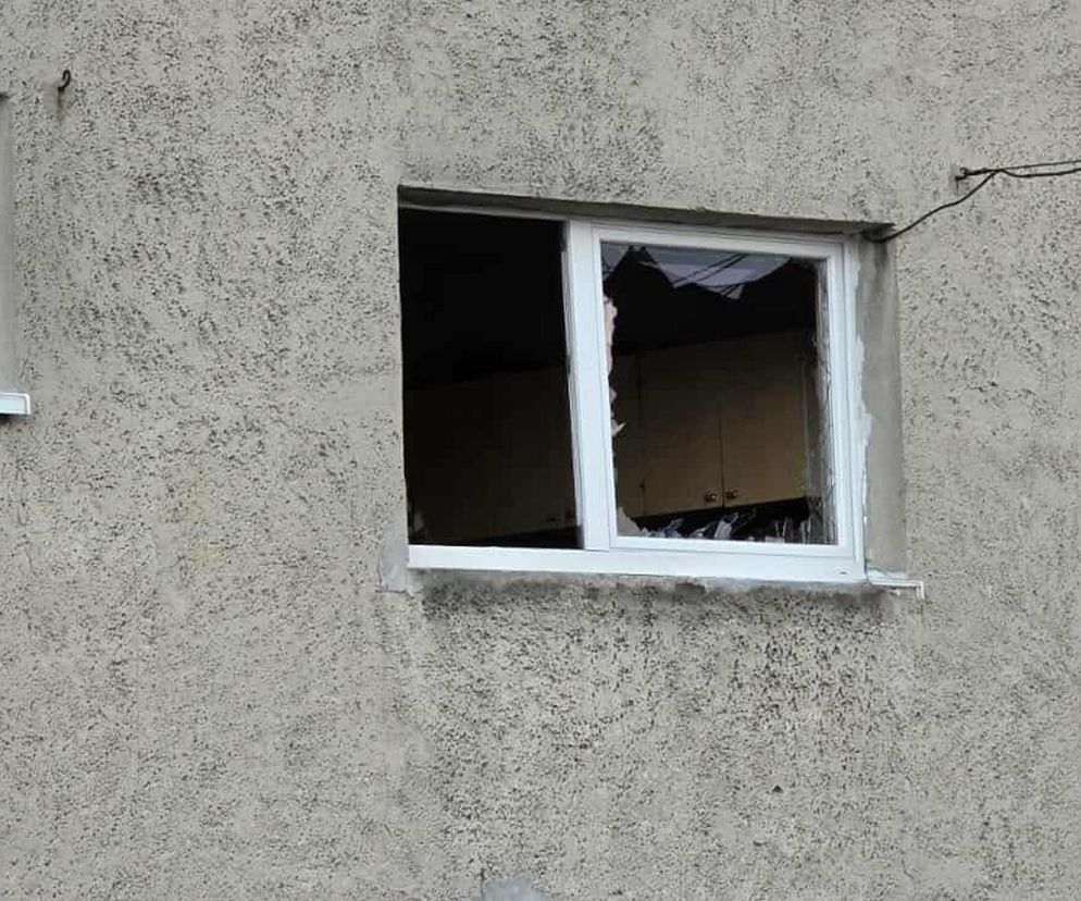 Szyby wyleciały z okien! Potężny wybuch gazu w domu wielorodzinnym