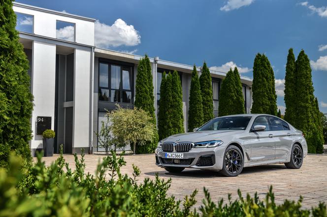 (2021) BMW 545e xDrive PHEV