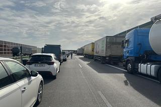 Wypadek na A1, motocyklista nie żyje. Kierowcy utknęli w potężnym, wielogodzinnym korku