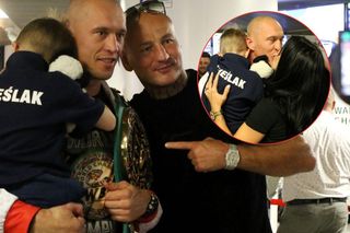 Tak Artur Szpilka powitał mistrza świata. Szalona radość i śpiewy na lotnisku, Michał Cieślak już w Polsce
