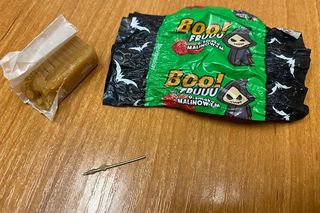 Ostre przedmioty w cukierkach. Rodzice sprawdzają słodkości. Dramatyczne Halloween w Gnieźnie i okolicy