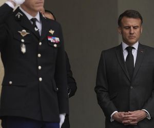 Prawda o Macronie ujawniona! Nie zgadniesz, co kupuje hurtowo perfumy i zlewa się nimi w hurtowych ilościach