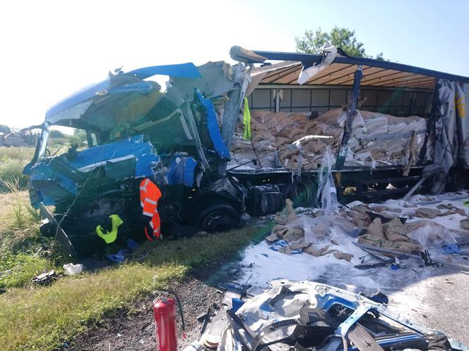 Zderzenie tirów na DK 8 w Jordanowie Śląskim