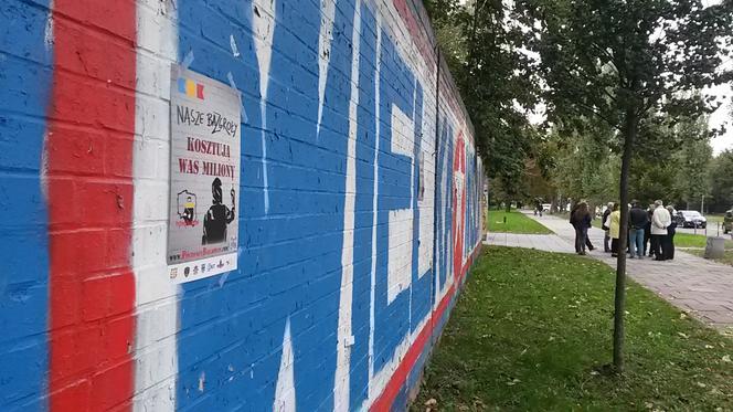 Mur u zbiegu ulic Kijowskiej i Nawojki