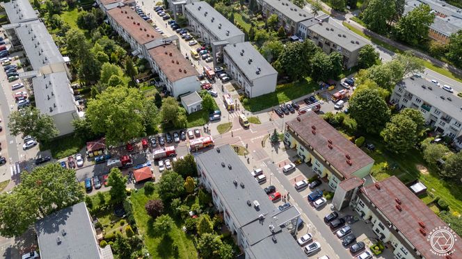 Pożar i wybuchy w mieszkaniu bloku w Tychach