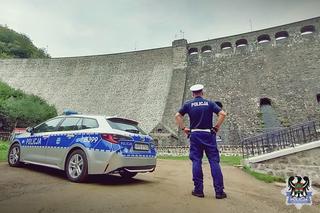 Policjanci z Wałbrzycha uratowali życie 40-letniej kobiecie. Liczyła się każda minuta