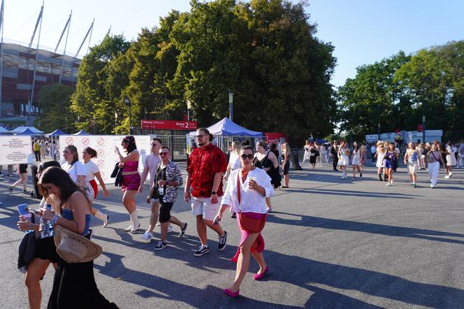 Fani Taylor Swift w drodze na Stadion Narodowy. Koncert N1 1.08.2024