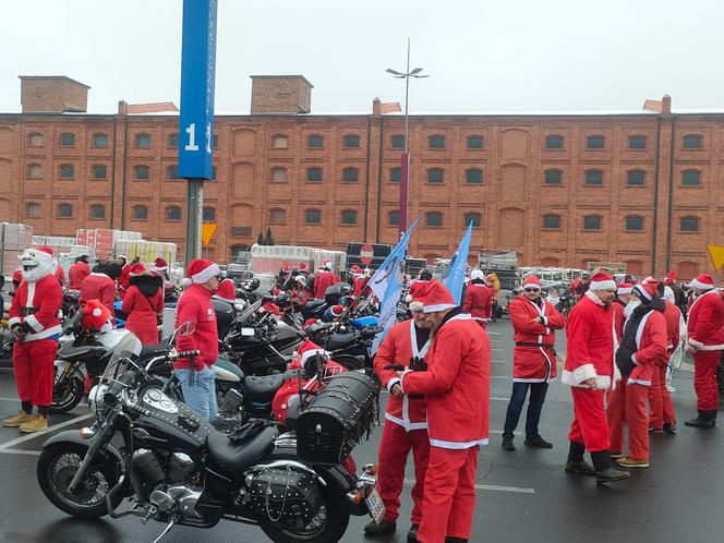 Mikołaje na motocyklach w Manufakturze. Finał corocznej akcji charytatywnej [ZDJĘCIA]