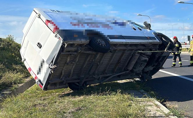 Wypadki z furgonetkami przy lotnisku i na S8