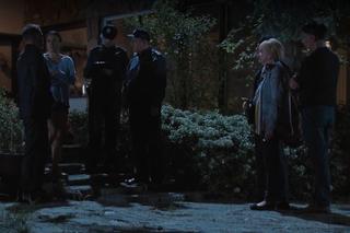 M jak miłość, odcinek 1686: Magda (Anna Mucha), Andrzej (Krystian Wieczorek), Staszek (Sławomir Holland), Kisielowa (Małgorzata Rożniatowska)