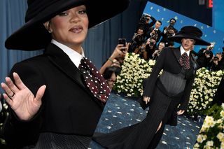 Rihanna ogłosiła ciążę na Met Gali 2025. Okrągły brzuszek wcisnęła w gorset!