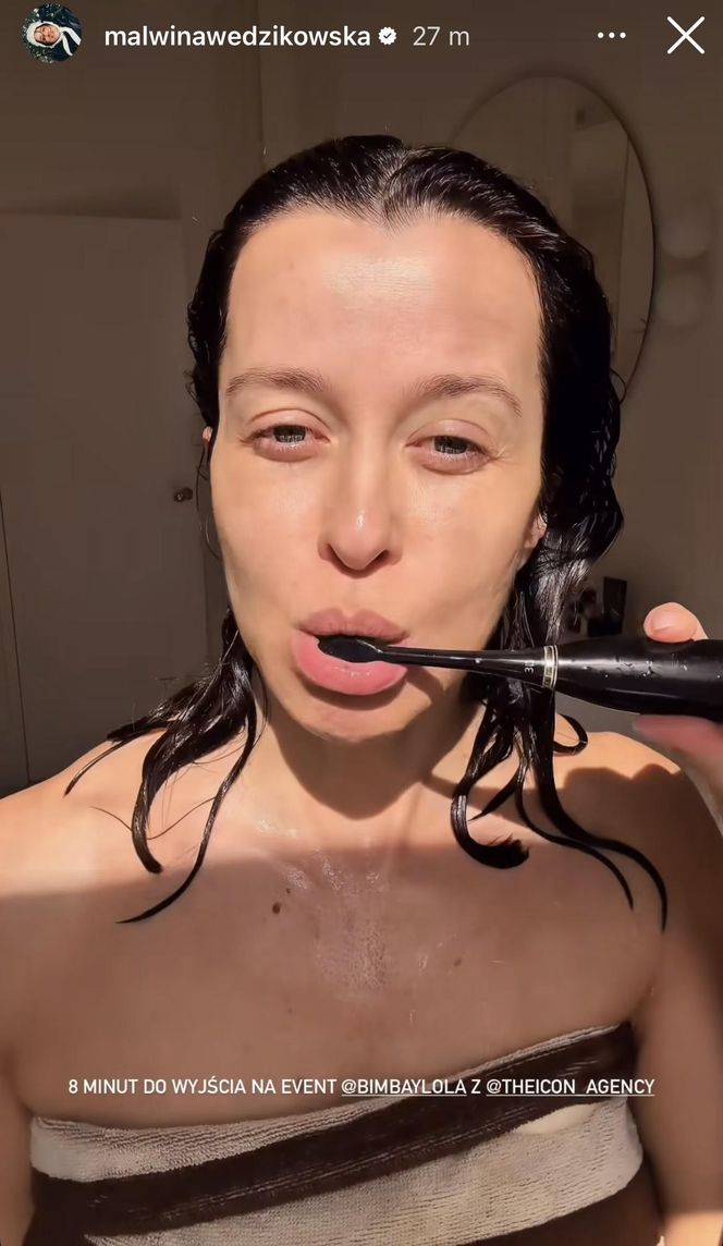 Malwina Wędzikowska w ręczniku i... bez