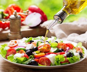 Ekspresowa i łatwiutka sałatka do grilla - z fetą. Lekka, świeża i gotowa w minutę!