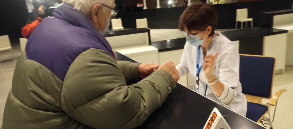 PIerwszy senior na Śląsku zaszczepiony. To ponad 80-letni były żołnierz Armii Krajowej [ZDJĘCIA]