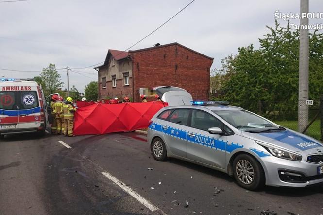 Koszmarny wypadek w Wieszowie. Ciężarówka zmiażdżyła samochód! Zginął kierowca