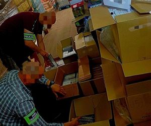 Nielegalny alkohol i papierosy w sklepie w Katowicach. Zabezpieczono kontrabandę wartą blisko 160 tys. zł