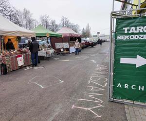 W 2023 roku na Targach Rękodzieła Artystycznego nie zabrakło amatorów świątecznej atmosfery i wyrobów regionalnych