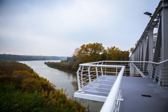 Kładka pieszo-rowerowa nad Kanłem Żeranskim, taras z widokiem na Bielany