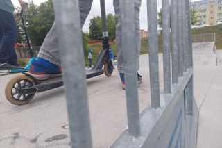 Ojciec spędzał czas z synem. Nagle zadzownił na policję, mówił, że krzywdzi dziecko. Dla żartu