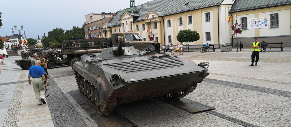 Białystok. IX Podlaski Piknik Militarny “Misja WSCHÓD”. Prezentacja na Rynku Kościuszki