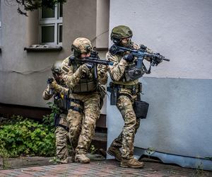 Policyjne ćwiczenia w Łodzi. Te zdjęcia robią wrażenie!
