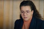 Policja znajduje ciało porywacza Ragipa i przychodzi po Melis. Ta chwyta za broń! Szybko okazuje się jednak, że to tylko zły sen Feraye.