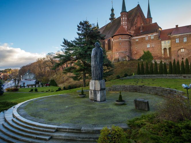 Niesamowite miasteczko nad Zalewem Wiślanym. Historia i magia w jednym miejscu