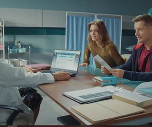 M jak miłość odc. 1845. Lekarka (Magdalena Glapińska), Franka (Dominika Kachlik), Paweł (Rafał Mroczek) 