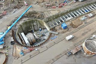 650-tonowa maszyna TBM do drążenia tuneli w Łodzi zaczęła pracę. Zdjęcia z budowy