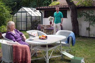 	Barwy szczęścia odc. 3083. Amelia (Stanisława Celińska), Bruno (Lesław Żurek)