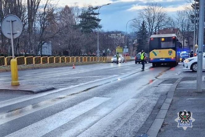 Tragiczny wypadek wypadek w Wałbrzychu. Kierowca autobusu potrącił 43-latkę 