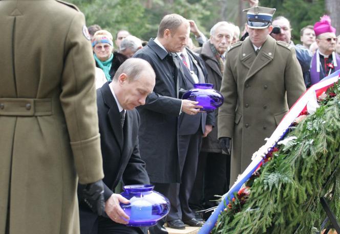 Donald Tusk i Władimir Putin w Katyniu