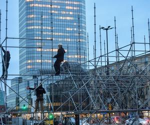 Finał WOŚP 2023. Budowa sceny w Warszawie