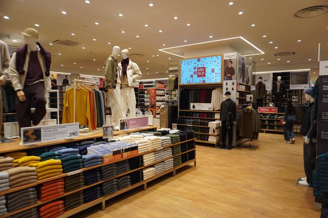 Sklep UNIQLO przy Marszałkowskiej w Warszawie po remoncie 10.2025