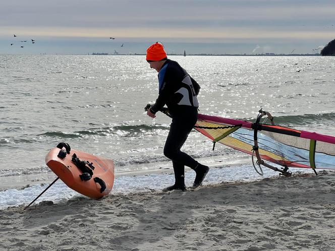 Małolat z Gdyni pobija rekord Guinnessa na desce surfingowej