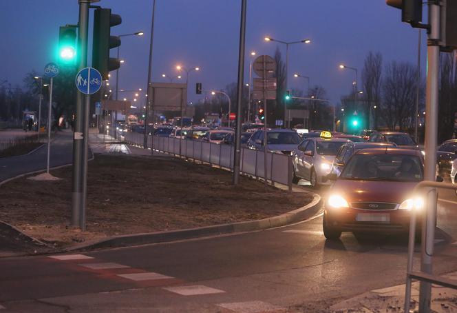 Utrudnienia w ruchu na rogu Połczyńskiej i Powstańców Śląskich