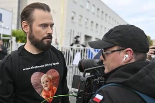 Stanowski przyszedł do TVP w bluzie promującej zbiórkę pieniędzy. Potrzeba jeszcze kilku milionów