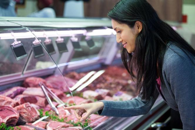 Sprawdź, jak rozpoznać świeże mięso. Ten prosty test palca zmieni wszystko