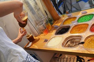 Bubble tea: co to jest? Czy herbata bąbelkowa jest niezdrowa?