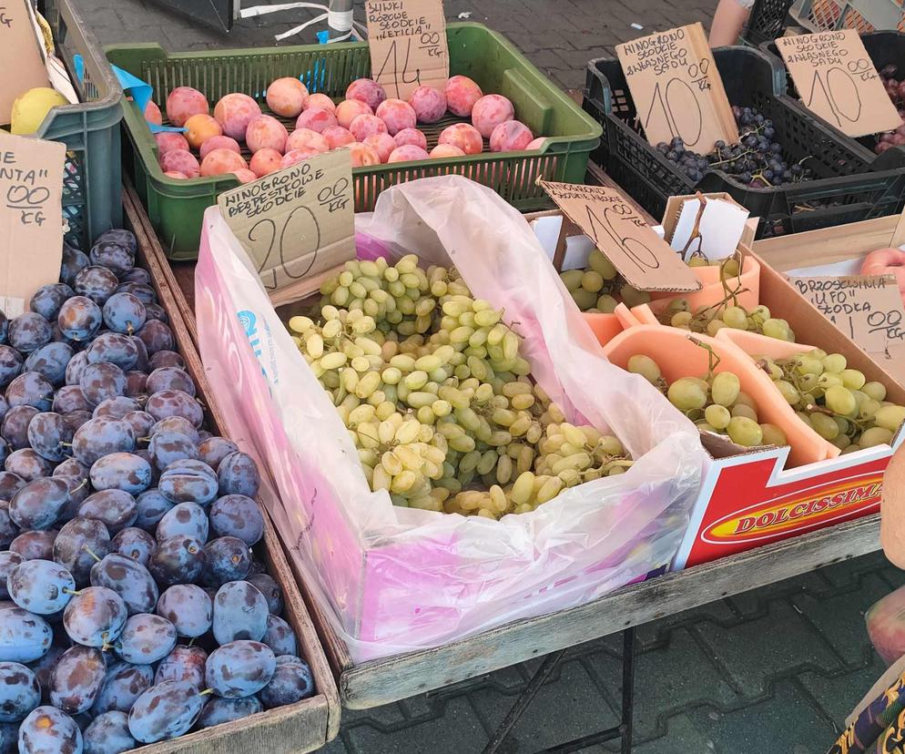 Winogrona na łódzkich targowiskach i w marketach. Sprawdź, ile kosztują [ZDJĘCIA]