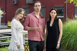 Barwy szczęścia, odcinek 2759: Sofia (Valeri Guliaieva), Cezary Rawicz (Marcel Opaliński), Natalia (Maria Dejmek)