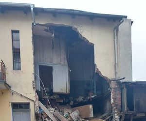 Ściana kamienicy legła w gruzach! Dramatyczna akcja ratunkowa w Wągrowcu