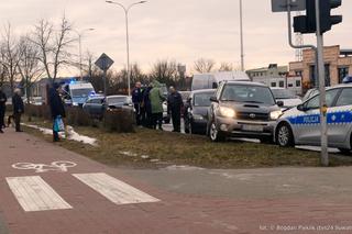 Zderzenie czterech aut na ul. Reja w Suwałkach. Jedna osoba w szpitalu. Przez dwie godziny zablokowany był pas ruchu
