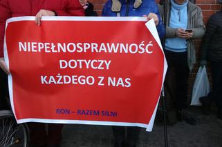 Rodzice niepełnosprawnych od urodzenia protestowali w Toruniu