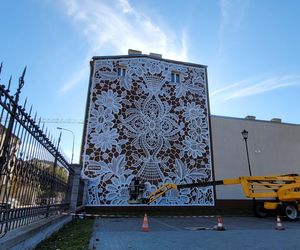 Hołd dla włókienniczej tradycji Łodzi. Wyjątkowy mural na ulicy Włókienniczej