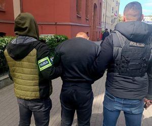 Bydgoscy policjanci zatrzymali nożownika! Dźgał swojego kolegę i jego matkę!