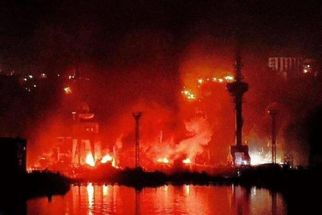 Płonący port w Sewastopolu