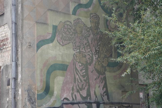 Sgraffito w Białymstoku. Zabytkowe pra-murale rodem z PRL-u