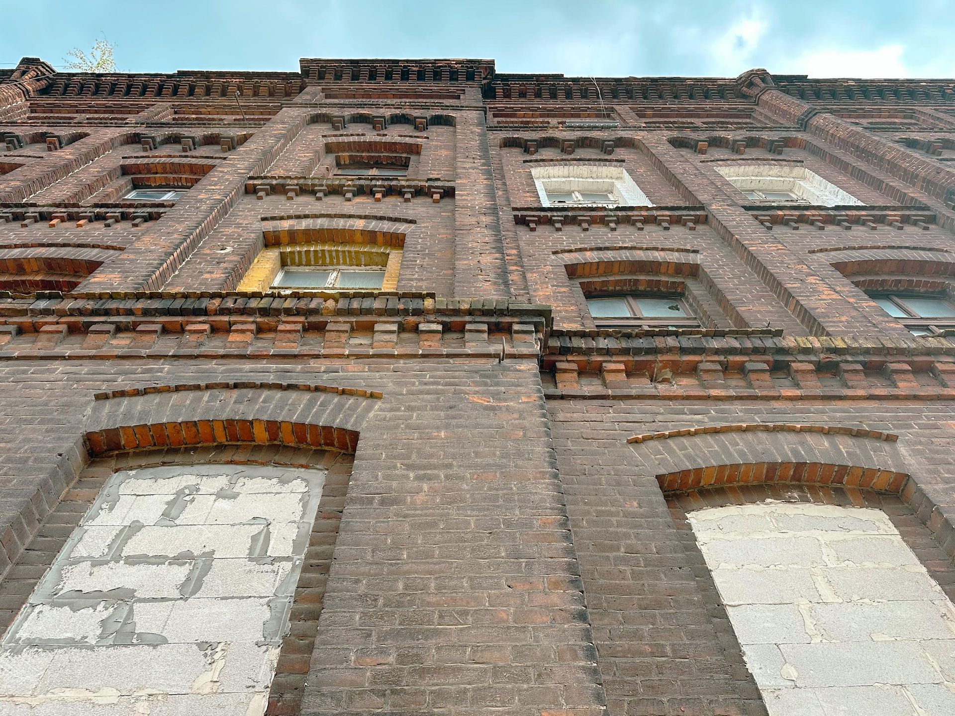 Zabytkowe famuły Izraela Poznańskiego w Łodzi 