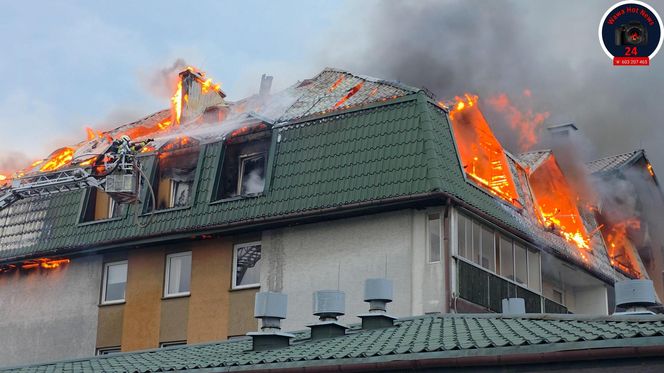 Pożar bloku mieszkalnego w Ząbkach 